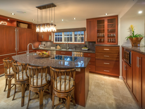 Oceanfront Luxury Six Bedroom Oahu Vacation Villa