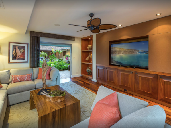 Oceanfront Luxury Six Bedroom Oahu Vacation Villa