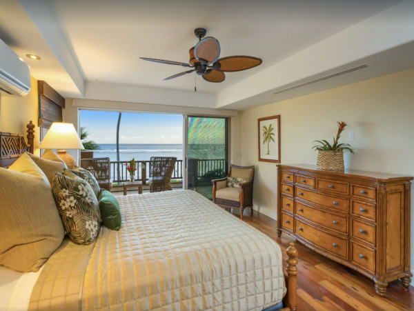 Oceanfront Luxury Six Bedroom Oahu Vacation Villa