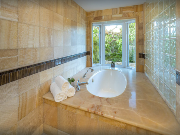 Oceanfront Luxury Six Bedroom Oahu Vacation Villa
