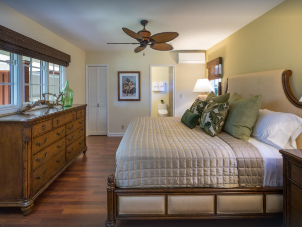Oceanfront Luxury Six Bedroom Oahu Vacation Villa