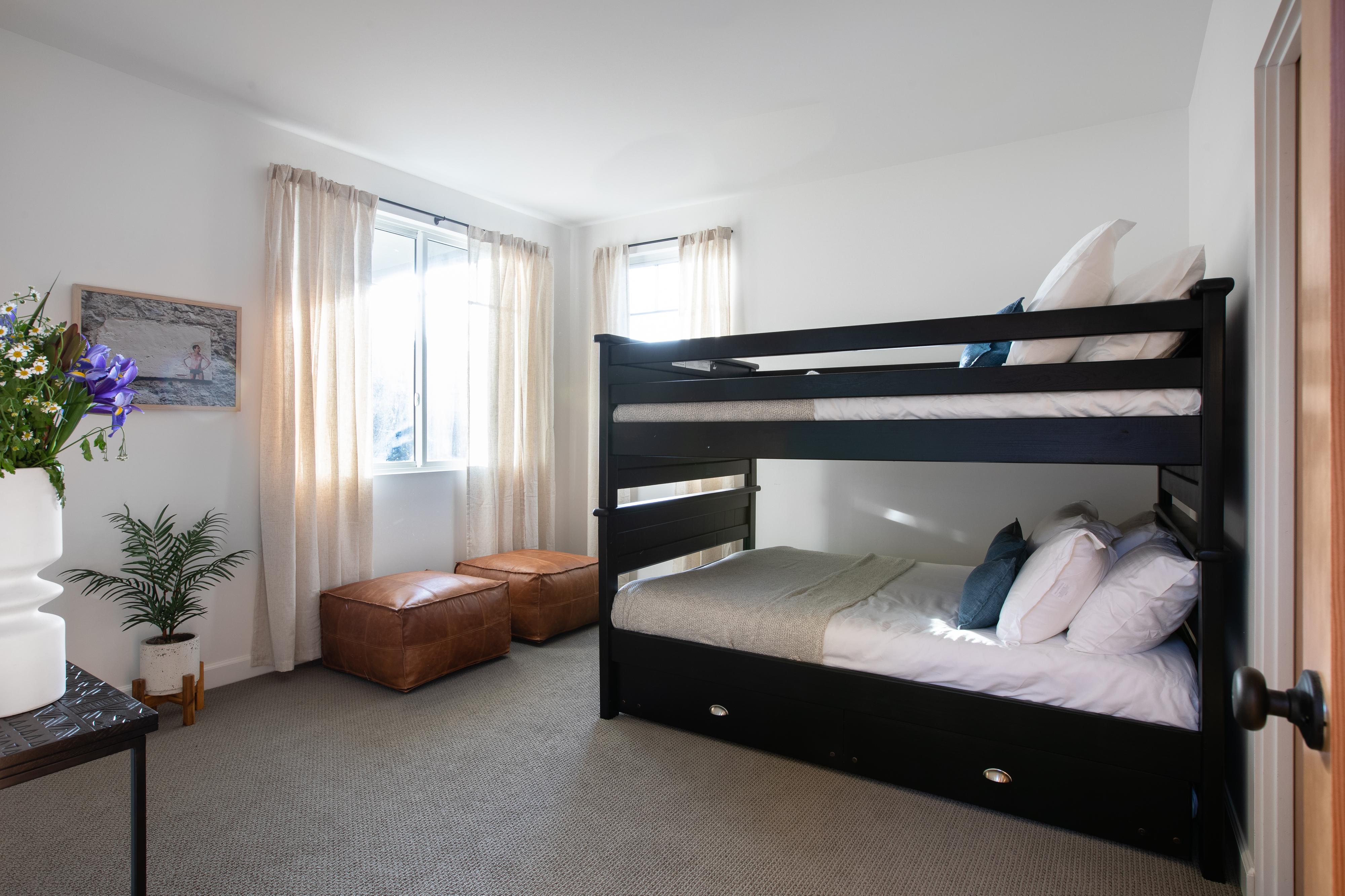 Ocean Beach Vacation Home Five Bedroom Walk to Beach