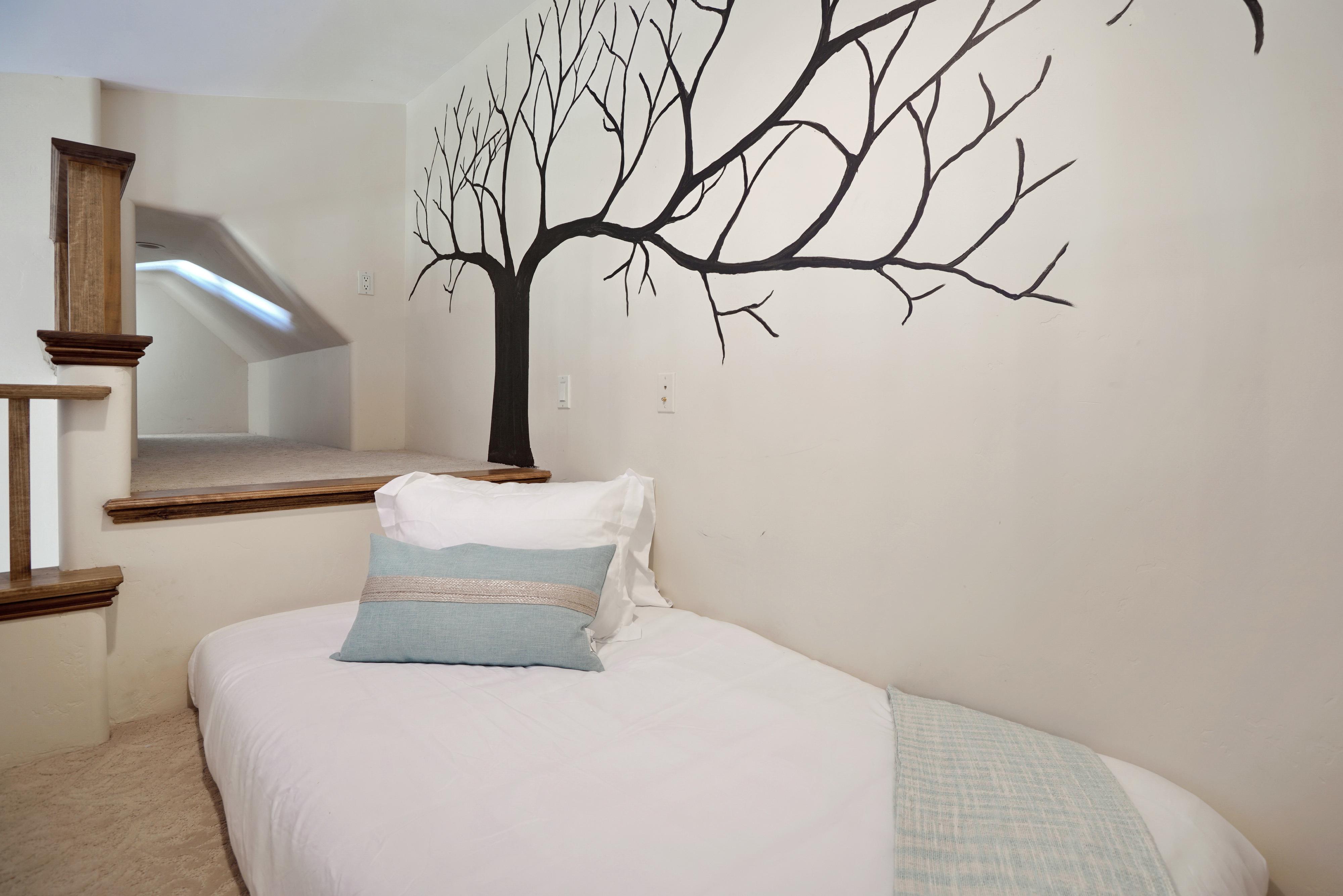 Temecula Luxury Estate with Private Pool Sleeps 24 Guests