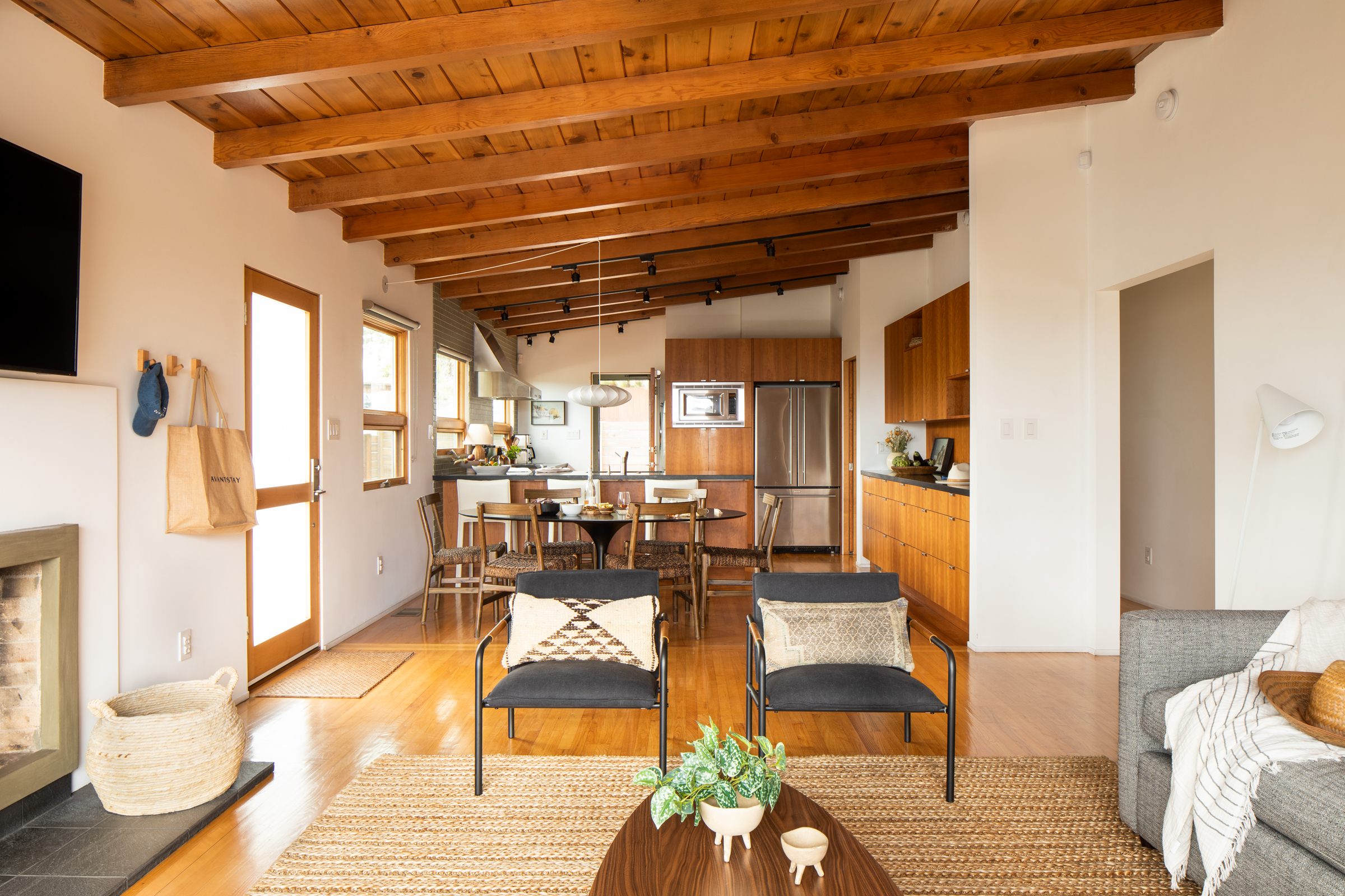 California Dreaming A Spectacular Residence Indoor Outdoor living.