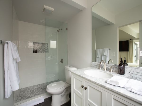 La Jolla Vacation Home Six Bedroom Three blocks to Beach