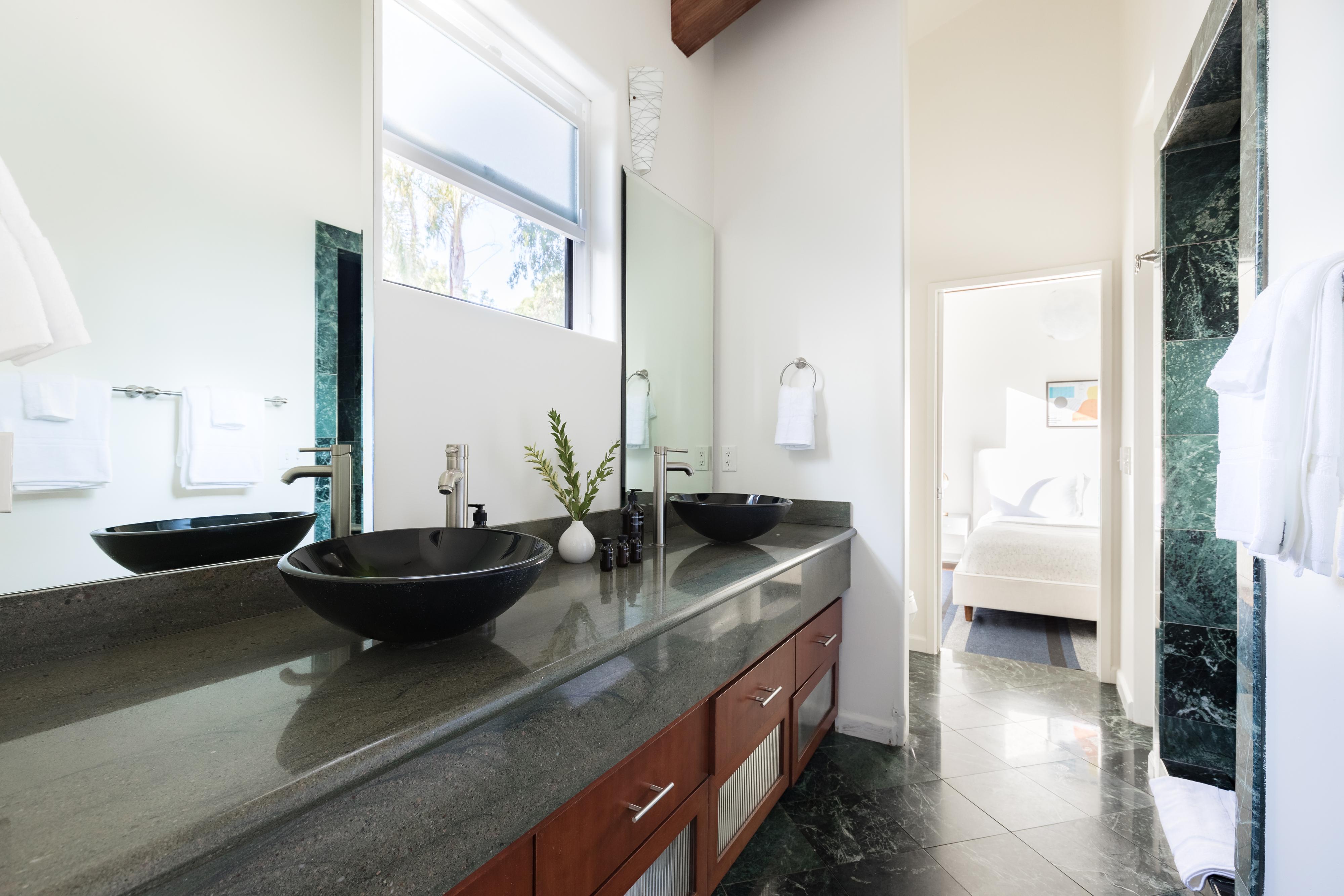 San Diego Beach Communities North Home 990845