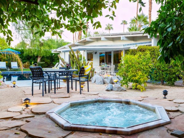Palm Springs Home 990846