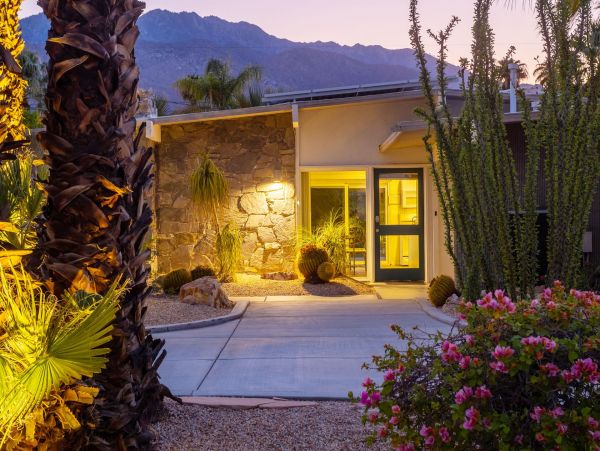 Palm Springs Home 990846