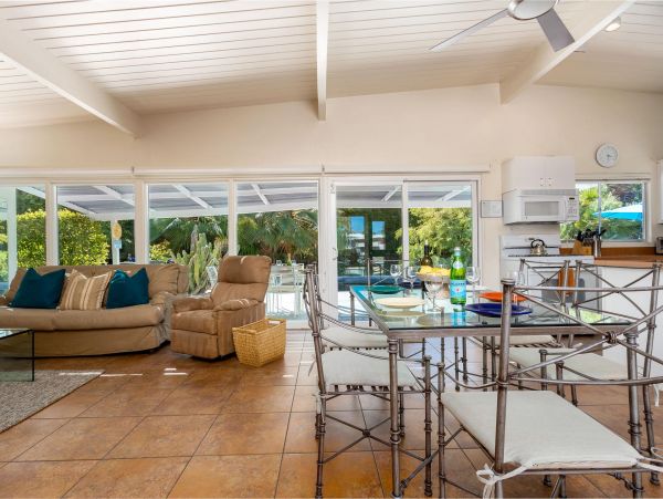 Palm Springs Home 990846