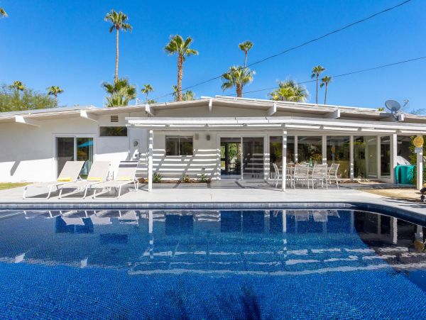 Palm Springs Home 990846