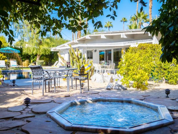 Palm Springs Home 990846