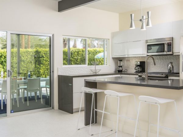 Palm Springs Home 990847