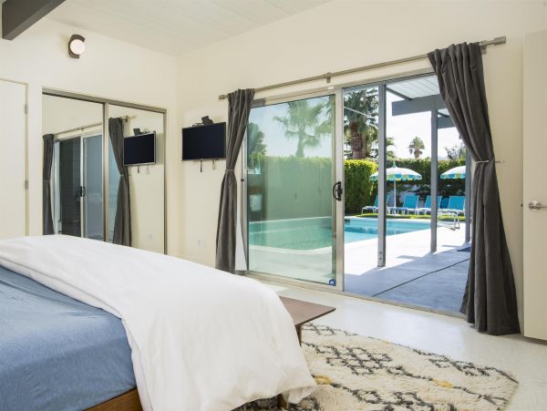 Palm Springs Home 990847