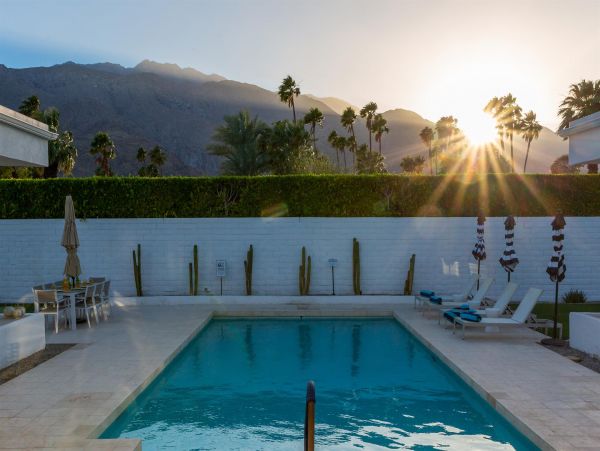 Palm Springs Home 990851