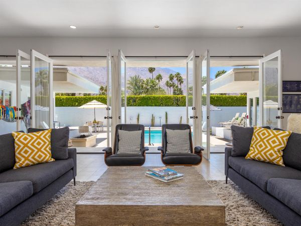 Palm Springs Home 990851