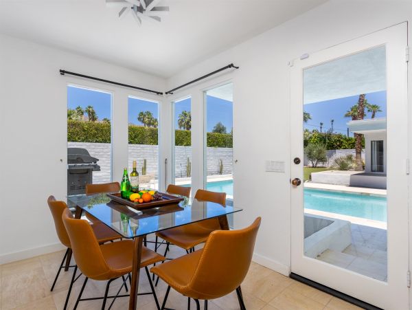 Palm Springs Home 990851