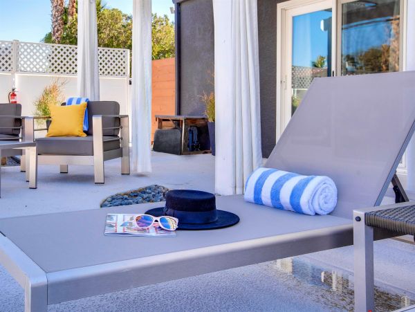 Palm Springs Home 990853