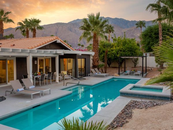 Palm Springs Home 990853