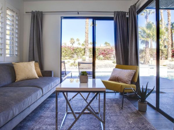 Palm Springs Home 990853