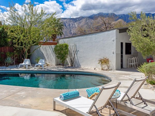 Palm Springs Home 990855