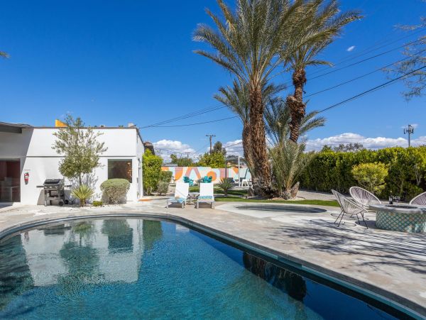 Palm Springs Home 990855