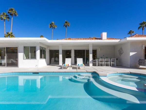 Palm Spring 4 Bedroom Villa Pool, Spa & Firepit Lounge