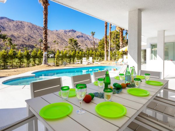 Palm Spring 4 Bedroom Villa Pool, Spa & Firepit Lounge