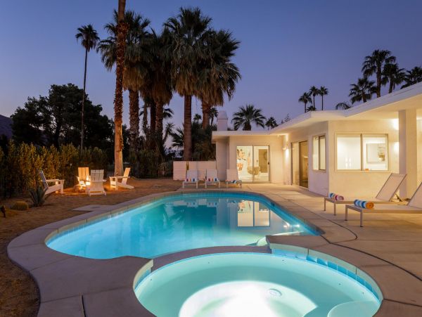 Palm Spring 4 Bedroom Villa Pool, Spa & Firepit Lounge