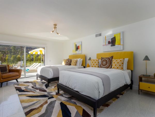 Palm Spring 4 Bedroom Villa Pool, Spa & Firepit Lounge