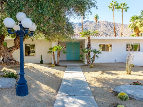 Palm Spring 4 Bedroom Villa Pool, Spa & Firepit Lounge