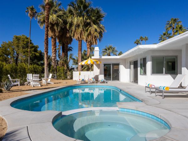 Palm Spring 4 Bedroom Villa Pool, Spa & Firepit Lounge