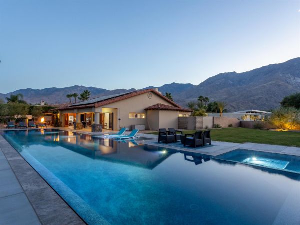 Palm Springs Luxury Pool Home