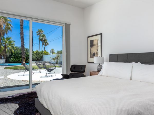Palm Springs Home 990859