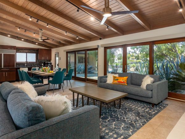 Palm Springs Home 990863