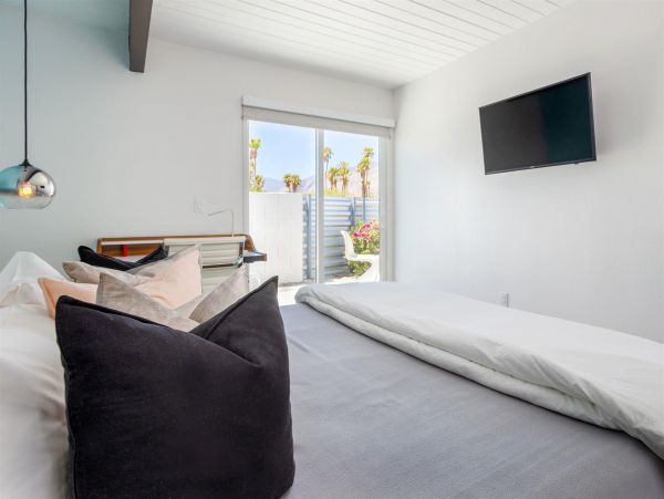 Palm Springs Home 990864