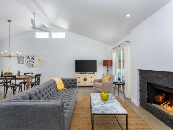 Palm Springs Home 990870
