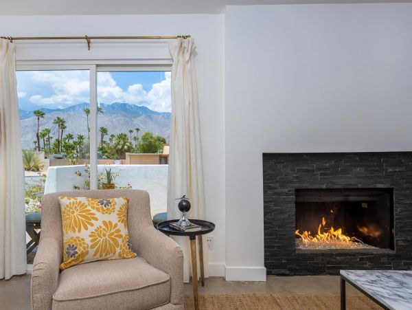 Palm Springs Home 990870