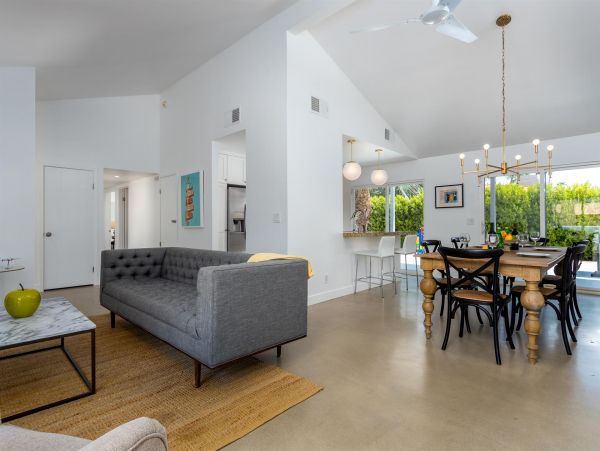 Palm Springs Home 990870