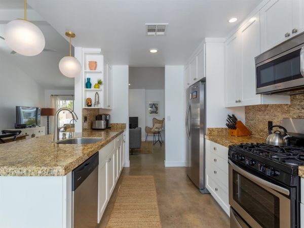Palm Springs Home 990870