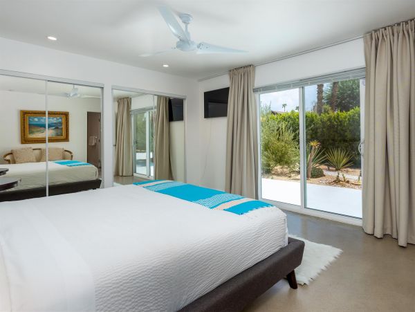 Palm Springs Home 990870