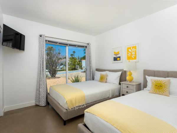Palm Springs Home 990870