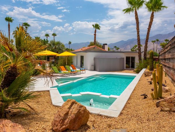 Palm Springs Home 990870