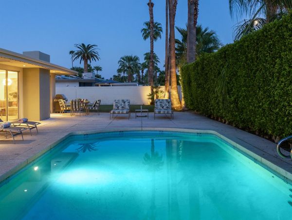 Palm Springs Home 990874
