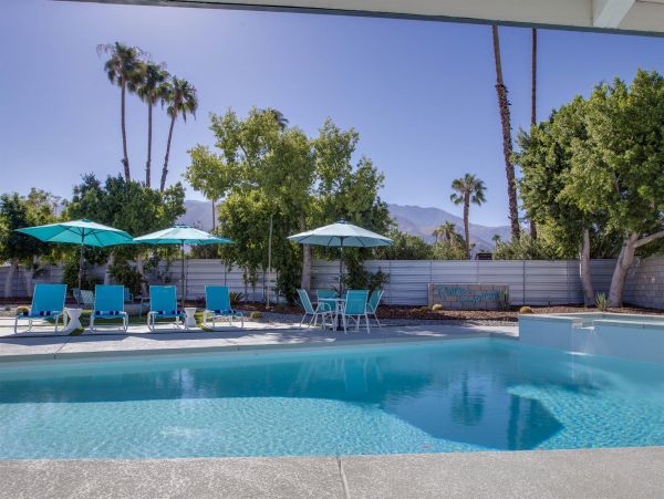 Palm Springs Home 990875