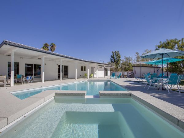 Palm Springs Home 990875