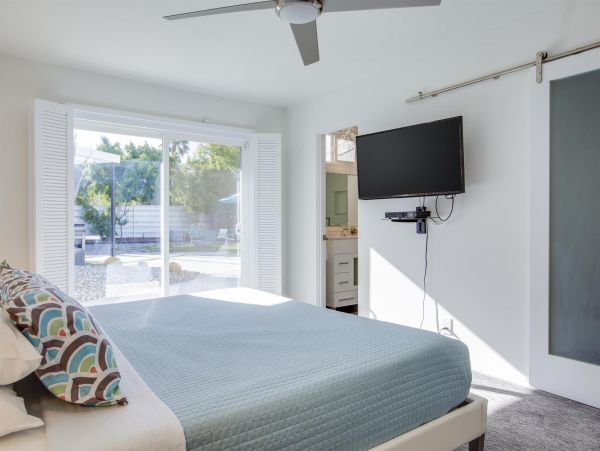 Palm Springs Home 990875