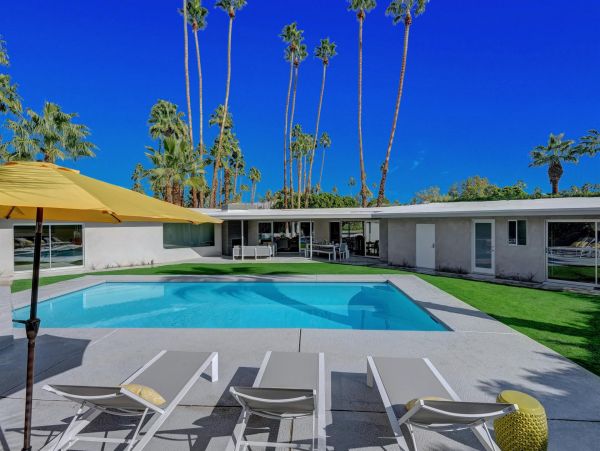Palm Springs Home 990876