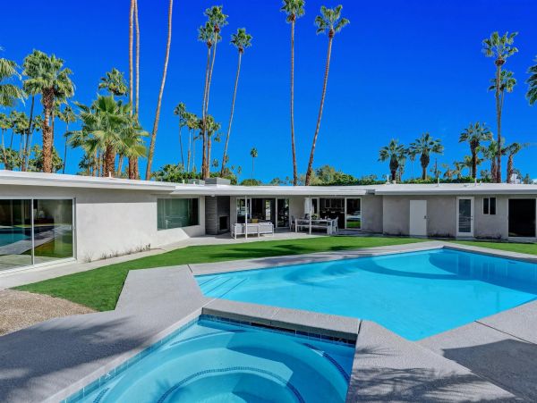 Palm Springs Home 990876