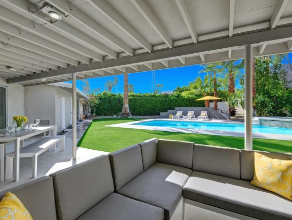 Palm Springs Home 990876