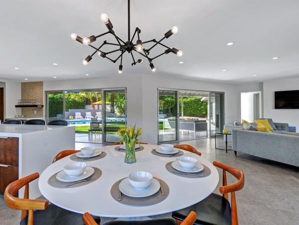 Palm Springs Home 990876